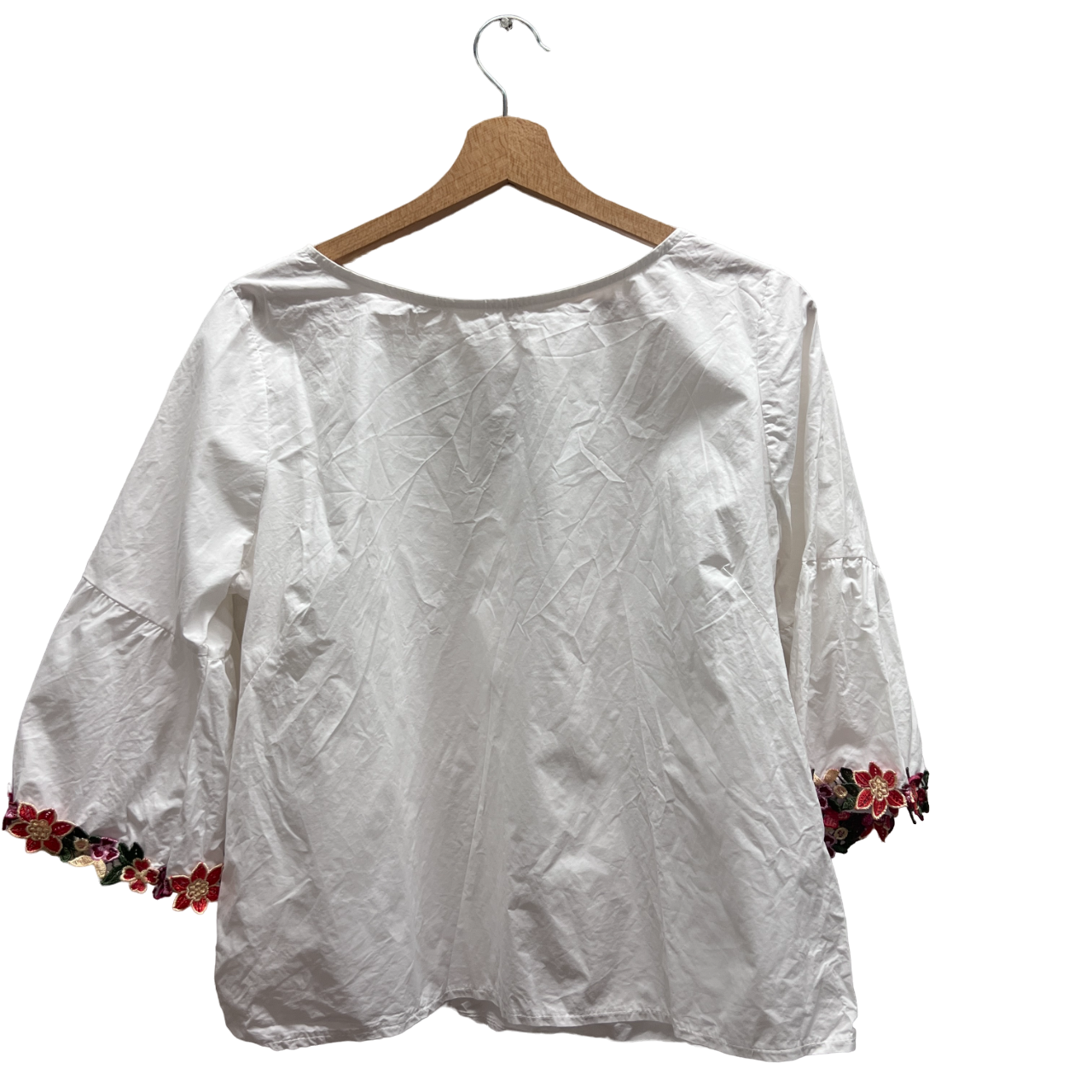 Maglietta maniche 3/4 con fiori alle maniche