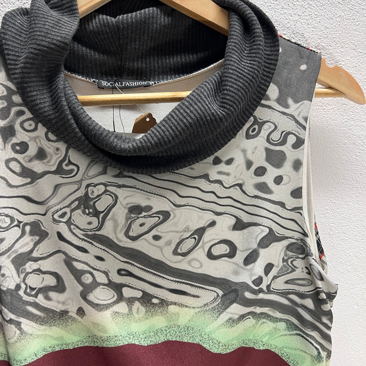 Vestito multicolore senza maniche