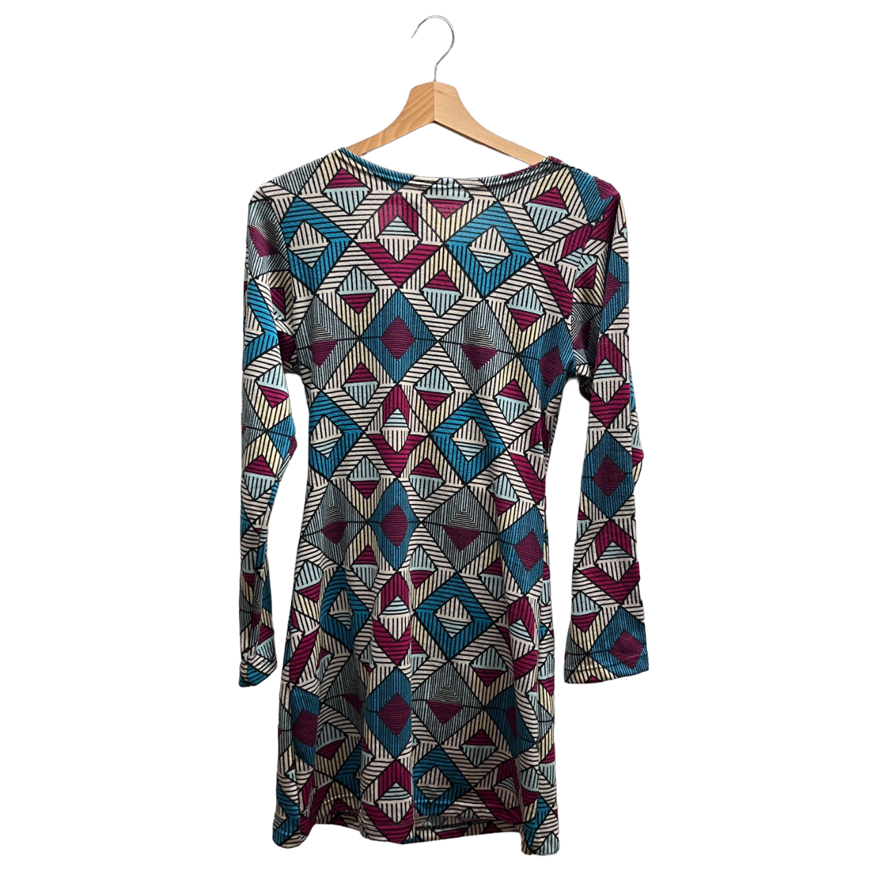 Vestito con dettagli geometrici