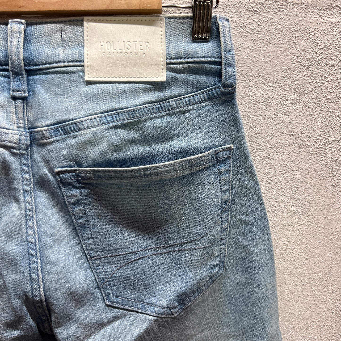 Pantaloni Hollister strappati W28 L30