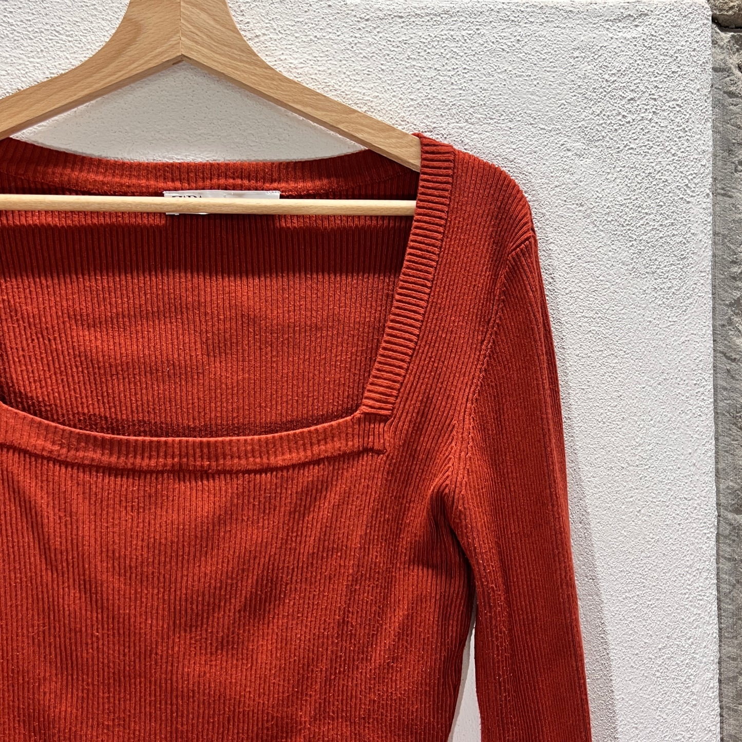 Maglietta scollo a balconcino Zara