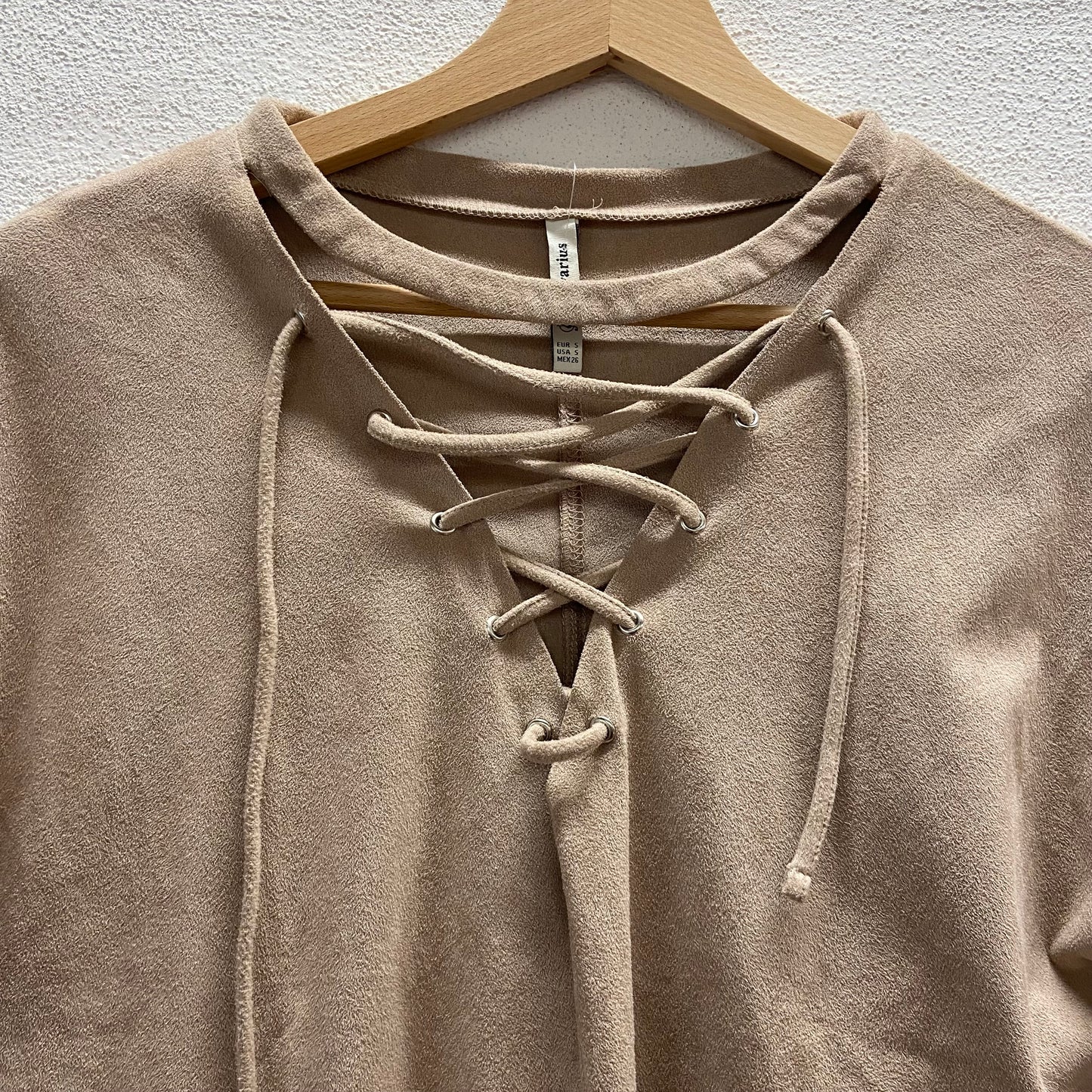 Maglia beige con lace up