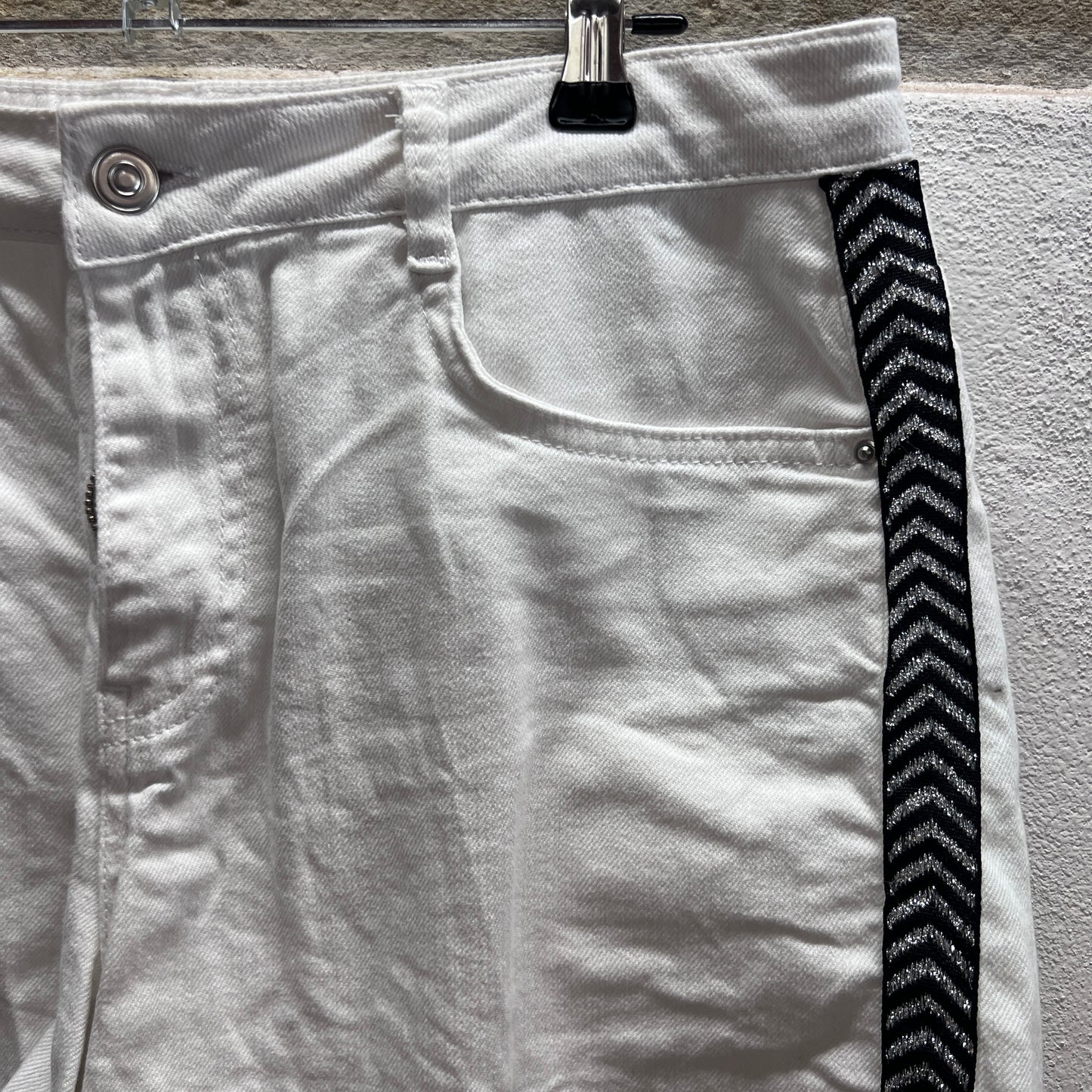 Pantaloncini bianchi con banda laterale
