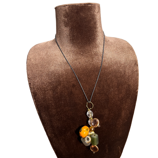 Collana con ciondoli colorati